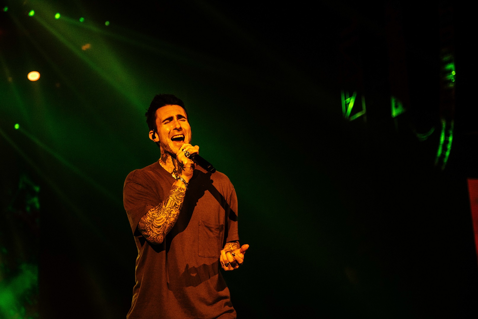 Thủ lĩnh Adam Levine và những dấu ấn không thể quên trong sự nghiệp của Maroon 5 - Ảnh 4.