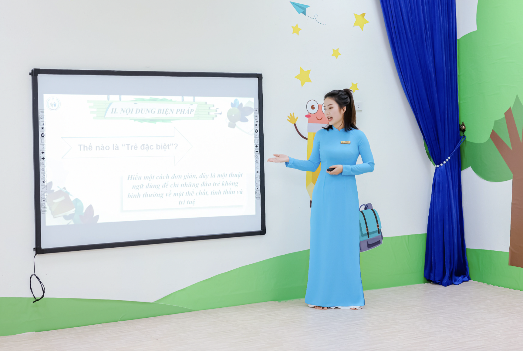 Cô giáo mầm non trẻ nhất và duy nhất ở Hà Nội được nhận bằng khen của Bộ trưởng Bộ GDĐT dịp 20/11 - Ảnh 2.