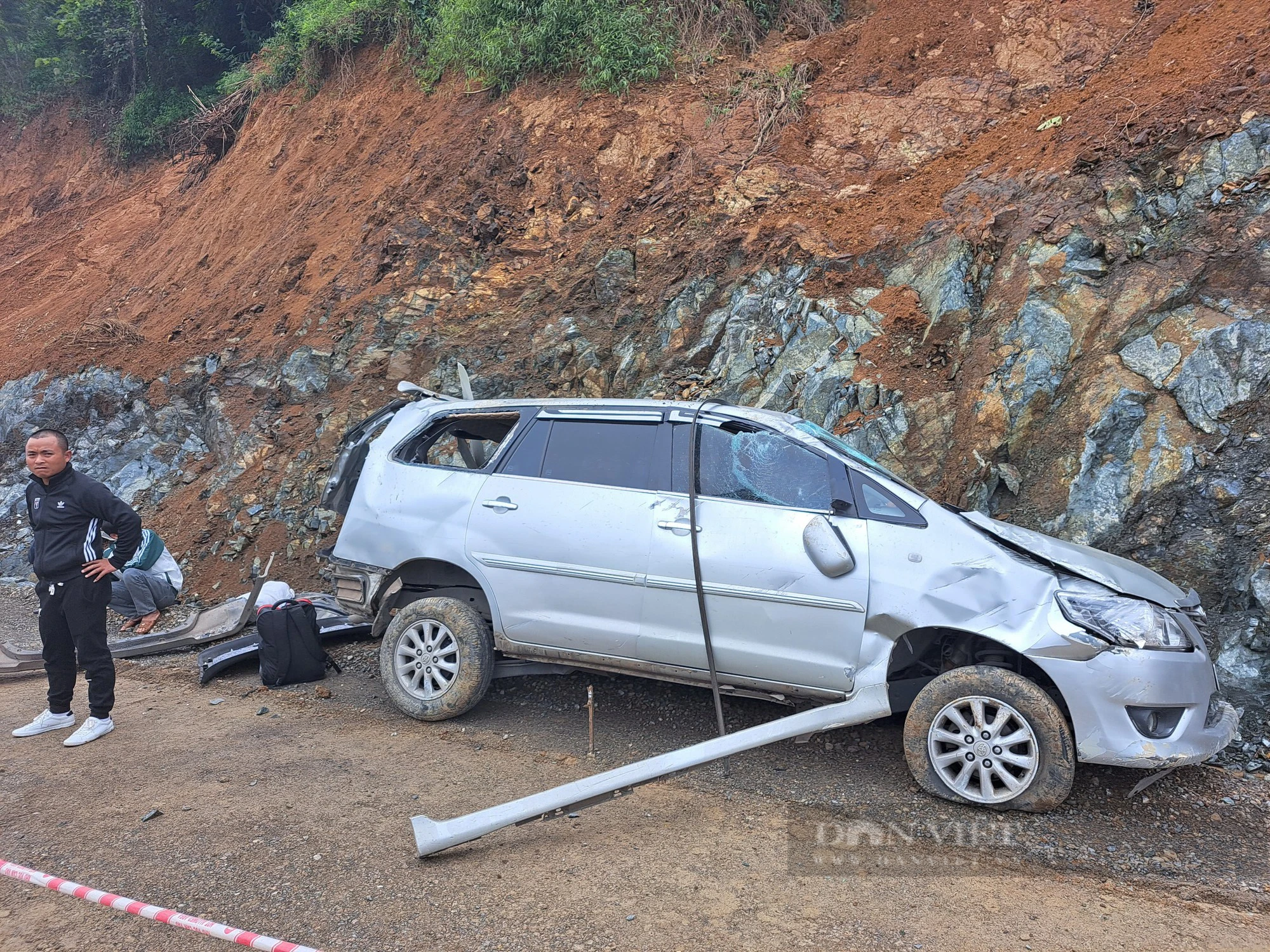 Tai nạn giao thông liên hoàn tại dốc Cun (Hòa Bình), giao thông trên QL6 ùn tắc nhiều giờ - Ảnh 3.