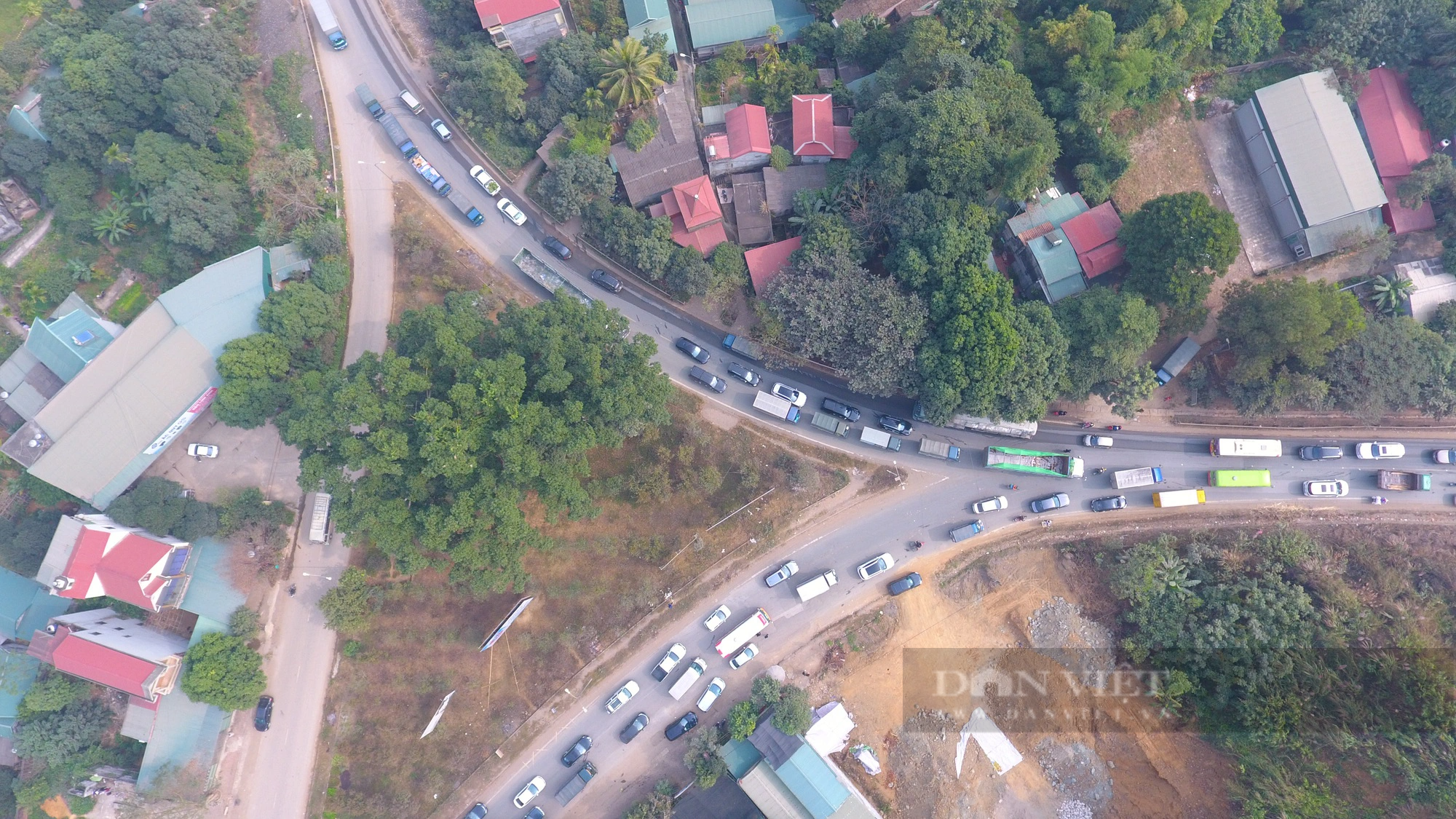 Tai nạn giao thông liên hoàn tại dốc Cun (Hòa Bình), giao thông trên QL6 ùn tắc nhiều giờ - Ảnh 7.