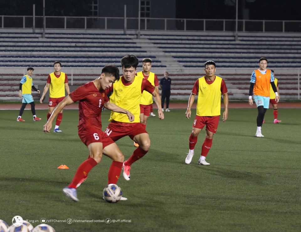 &quot;Sao&quot; thế giới than trời về sân cỏ nhân tạo, vì sao Philippines vẫn chọn Rizal Memorial đấu ĐT Việt Nam? - Ảnh 3.