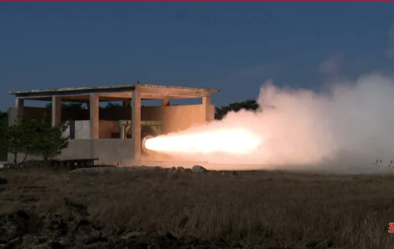 Triều Tiên thử động cơ nhiên liệu rắn loại mới cho tên lửa đạn đạo - Ảnh 1.
