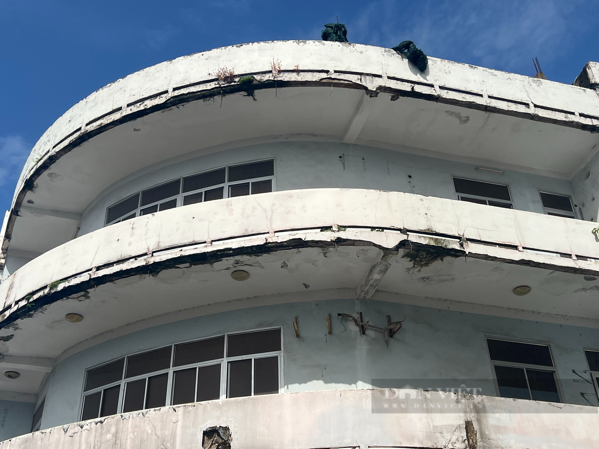 Chủ tịch Bình Định yêu cầu tháo dỡ trụ sở cũ của Sở Thông tin và Truyền thông vì xuống cấp - Ảnh 2.