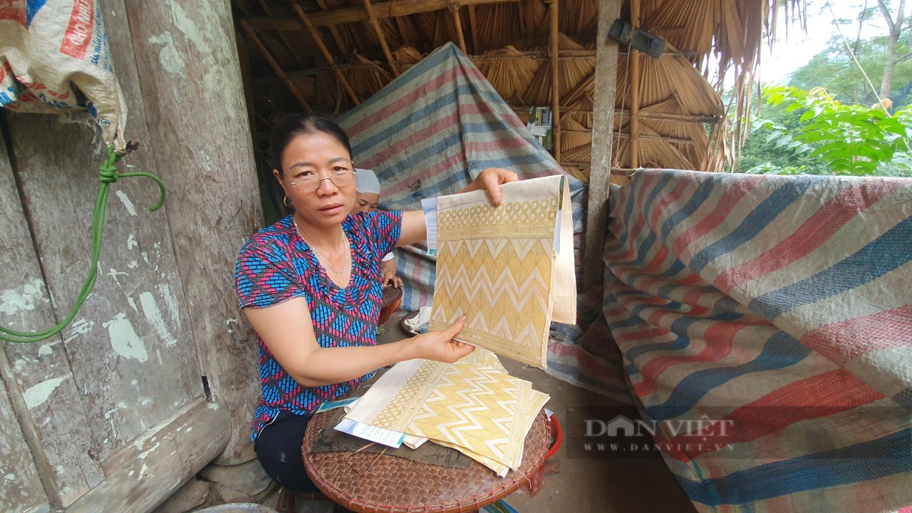 Nghề dệt thổ cẩm truyền thống giúp phụ nữ Dao Tiền bản Sưng nâng cao thu nhập - Ảnh 4.