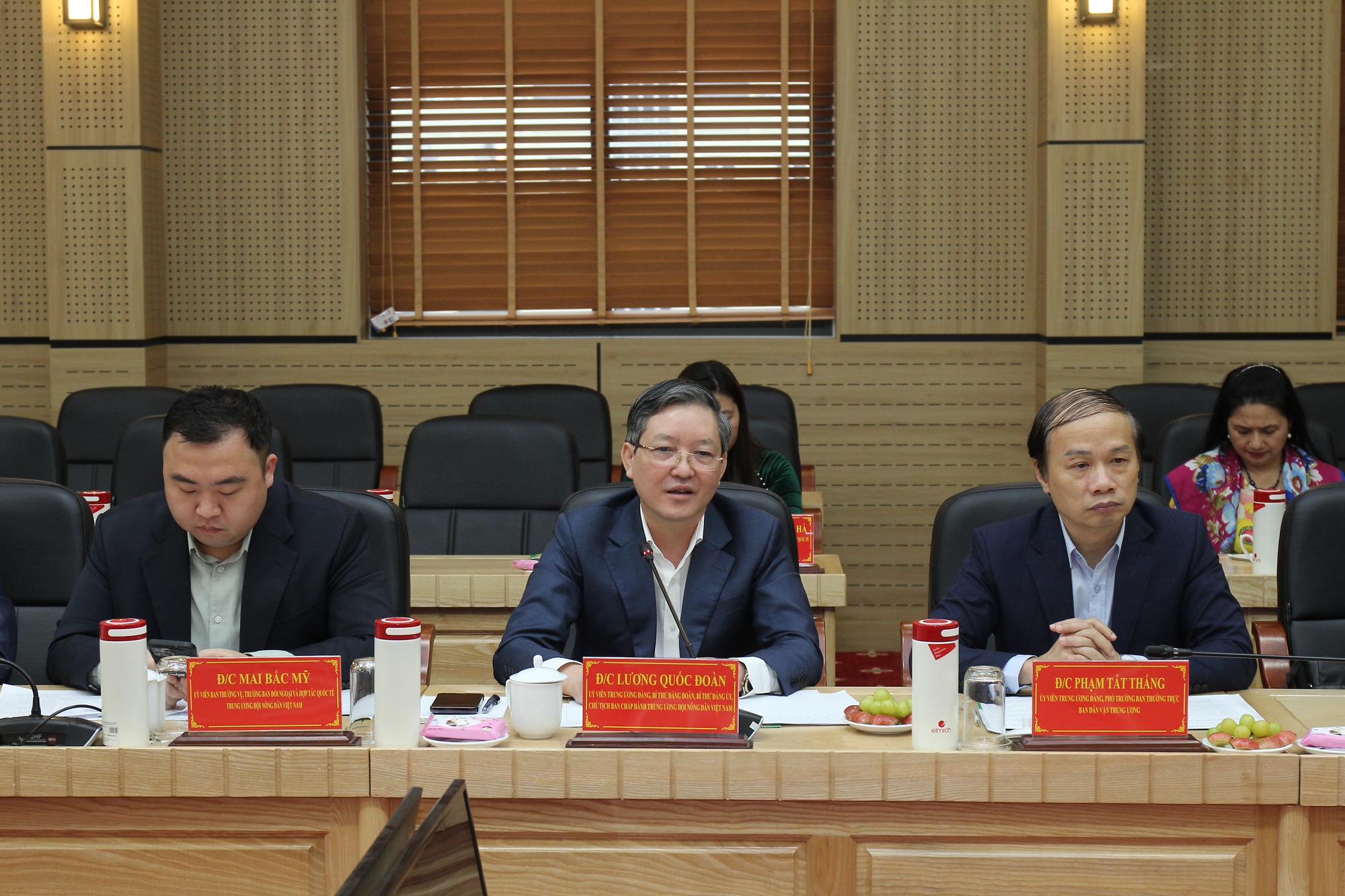 Chủ tịch Hội NDVN Lương Quốc Đoàn tiếp, làm việc với đoàn Ủy ban TƯ Mặt trận Lào xây dựng đất nước - Ảnh 2.