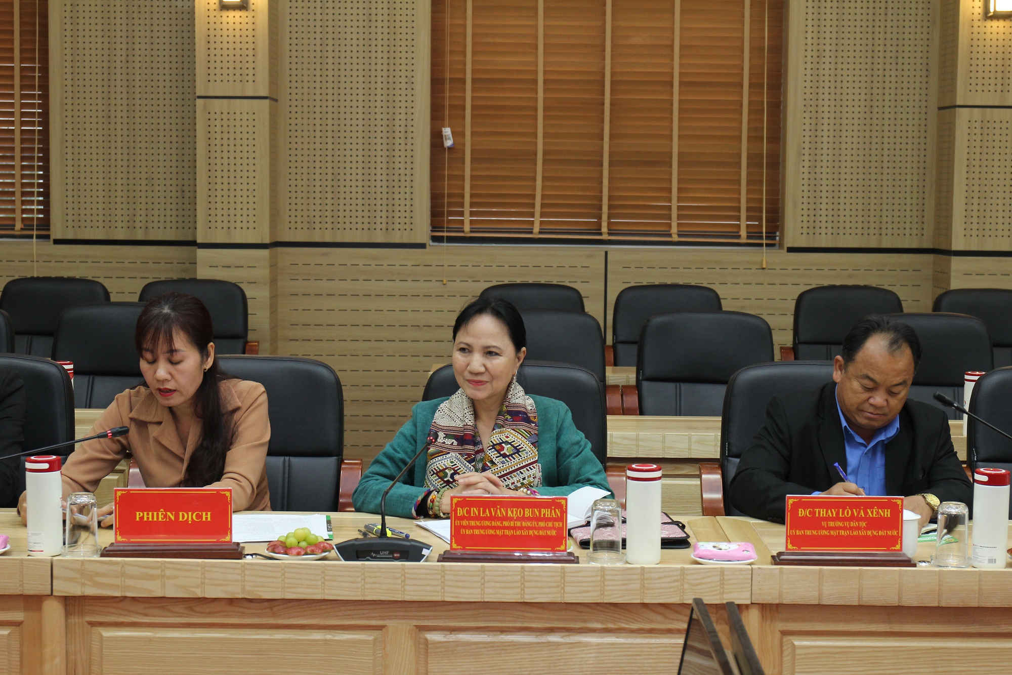 Chủ tịch Hội NDVN Lương Quốc Đoàn tiếp, làm việc với đoàn Ủy ban TƯ Mặt trận Lào xây dựng đất nước - Ảnh 4.