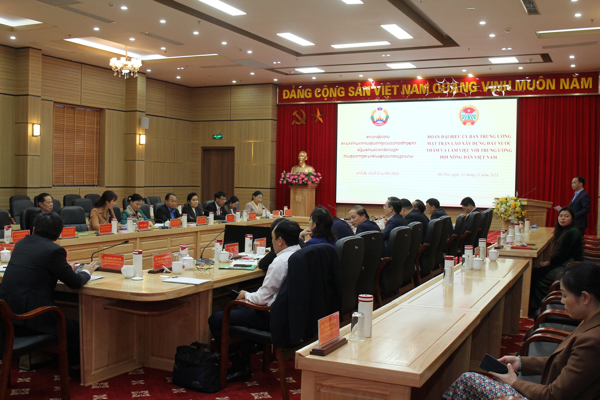 Chủ tịch Hội NDVN Lương Quốc Đoàn tiếp, làm việc với đoàn Ủy ban TƯ Mặt trận Lào xây dựng đất nước - Ảnh 3.