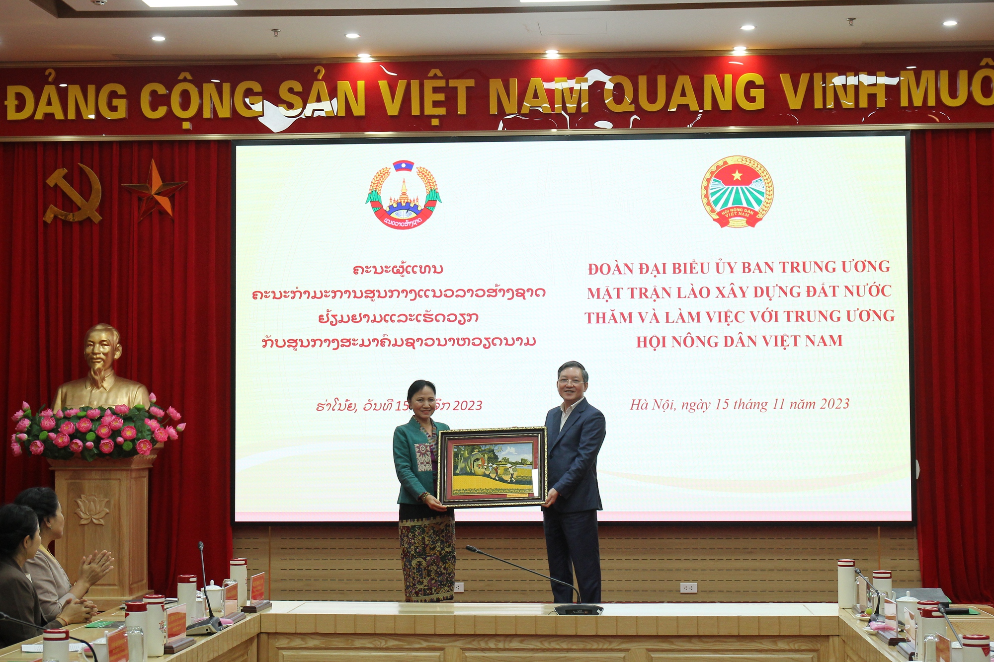 Chủ tịch Hội NDVN Lương Quốc Đoàn tiếp, làm việc với đoàn Ủy ban TƯ Mặt trận Lào xây dựng đất nước - Ảnh 5.
