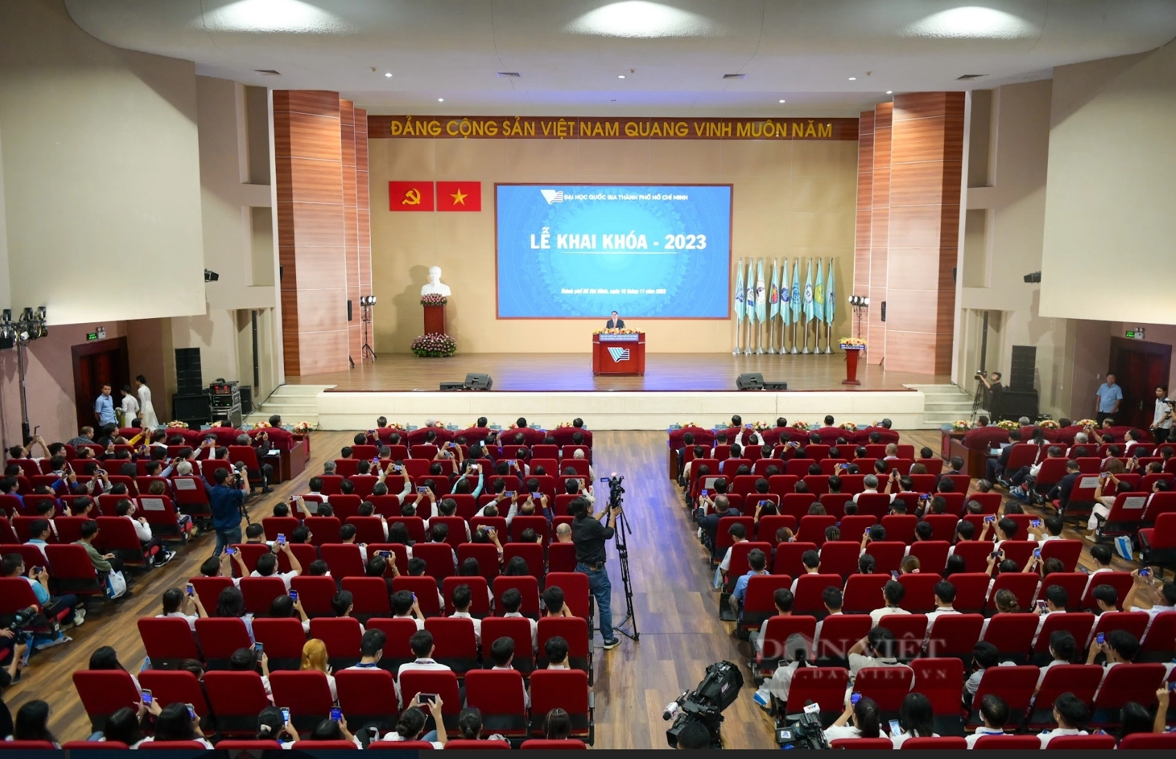 Thủ tướng Phạm Minh Chính làm diễn giả trong Lễ Khai khóa của ĐH Quốc gia TP.HCM - Ảnh 3.