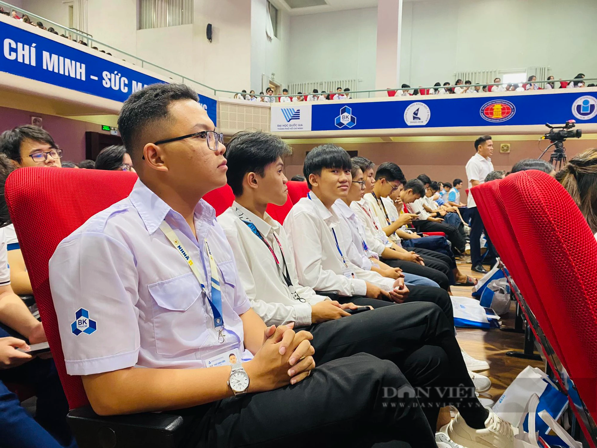 Thủ tướng Phạm Minh Chính làm diễn giả trong Lễ Khai khóa của ĐH Quốc gia TP.HCM - Ảnh 4.
