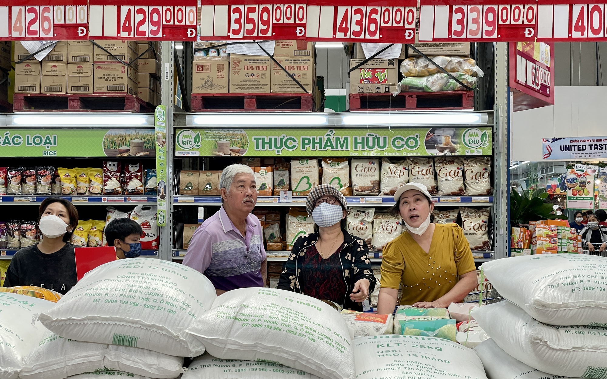 Lo lắng vì giá gạo bán lẻ trong nước cao kỷ lục