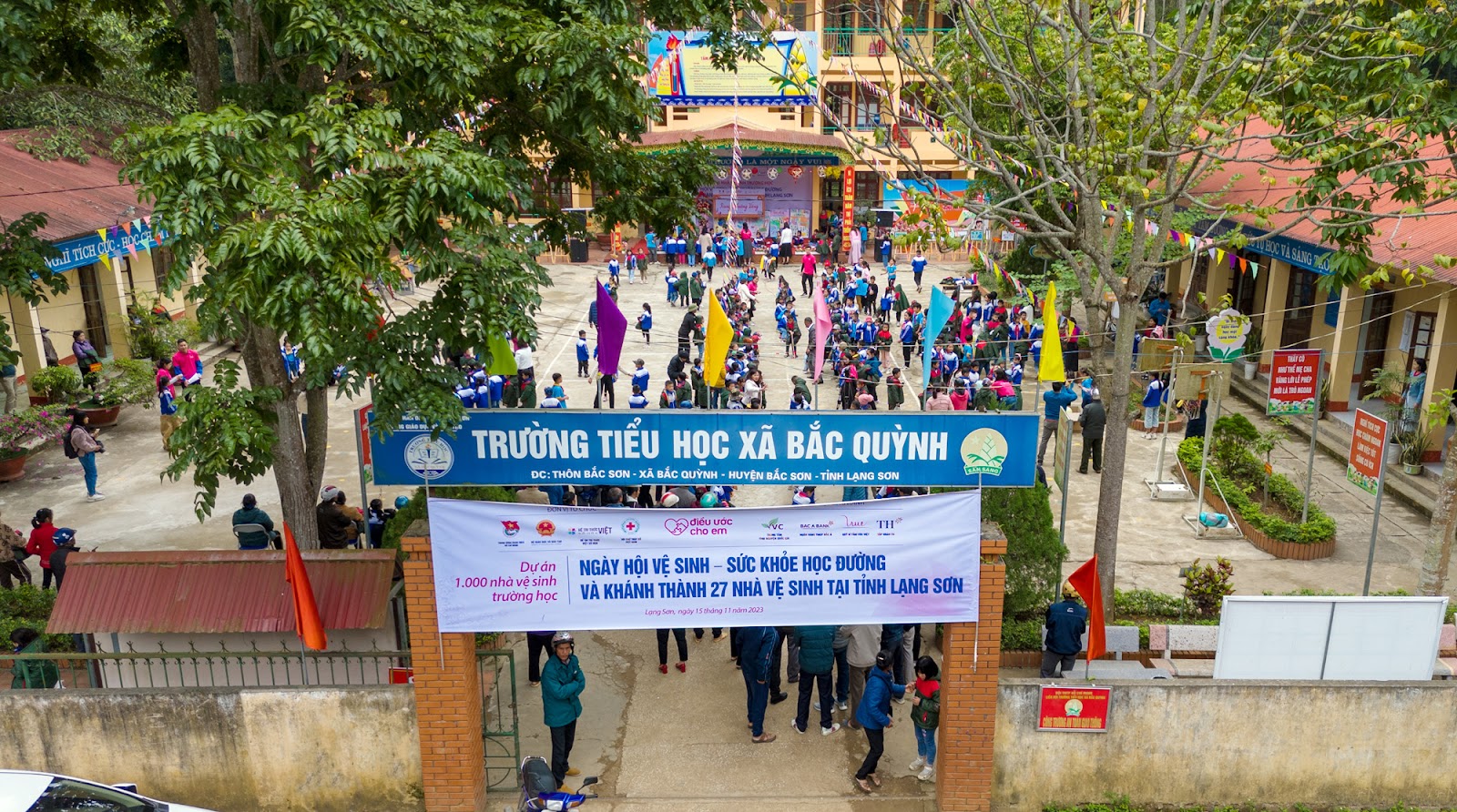 Quỹ Vì tầm vóc Việt triển khai dự án 1.000 nhà vệ sinh trường học: Niềm vui mới ở những ngôi trường vùng cao - Ảnh 1.