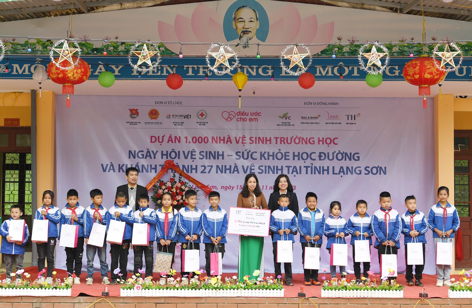 Quỹ Vì tầm vóc Việt triển khai dự án 1.000 nhà vệ sinh trường học: Niềm vui mới ở những ngôi trường vùng cao - Ảnh 5.