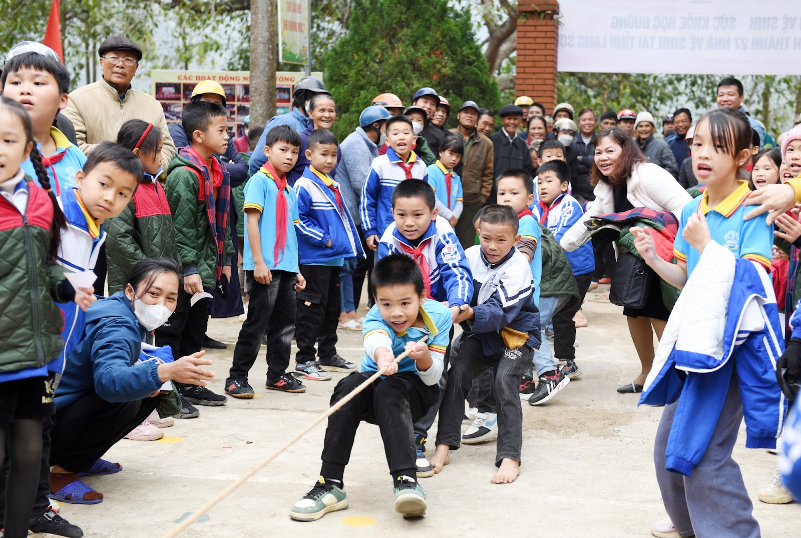Quỹ Vì tầm vóc Việt triển khai dự án 1.000 nhà vệ sinh trường học: Niềm vui mới ở những ngôi trường vùng cao - Ảnh 6.