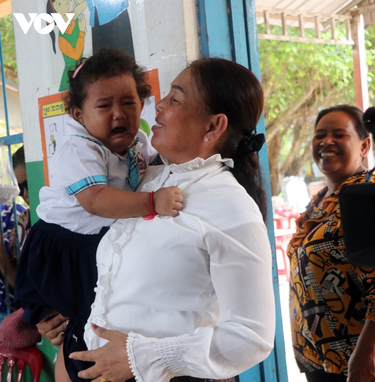 Vượt khó “gieo chữ” cho những con em gốc Việt tại Campuchia - Ảnh 3.