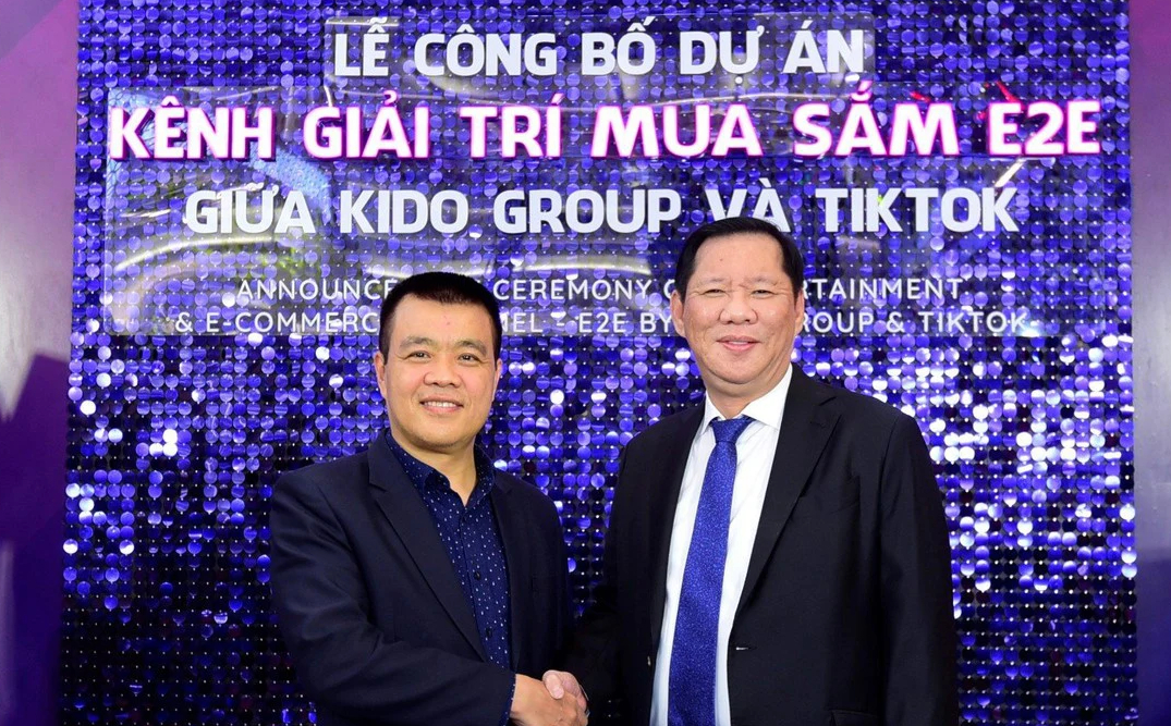 Ai rồi cũng livestream bán hàng: Ông Trần Lệ Nguyên đưa cả trung tâm thương mại lên TikTok - Ảnh 1.