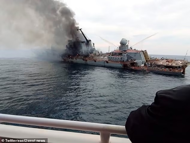 Tiết lộ hiện tượng kỳ bí giúp Ukraine đánh chìm tàu chiến Nga ở khoảng cách 90km - Ảnh 1.
