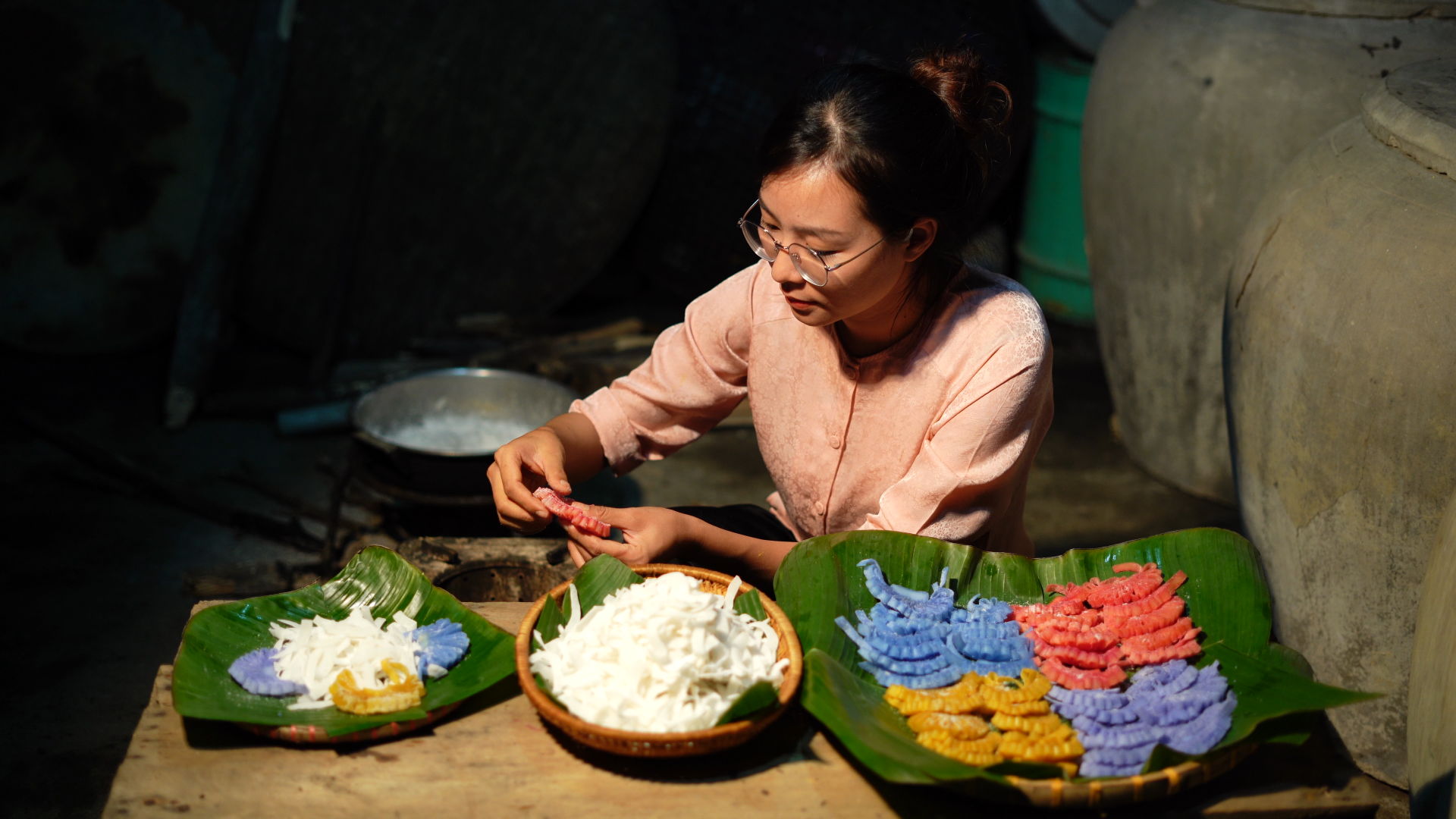 Thôn nữ xinh đẹp Quảng Nam &quot;đổi đời&quot; nhờ làm võng độc, lạ, lội bùn bắt cá - Ảnh 11.