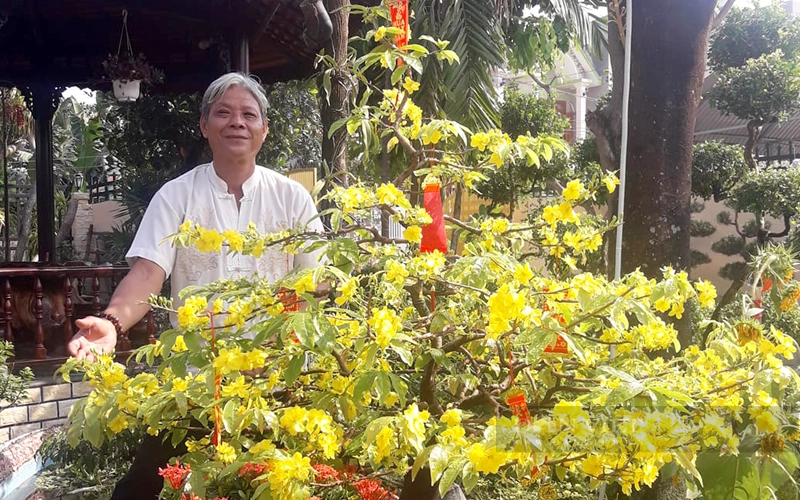 Ông Phạm Hồng Tích phát triển nông nghiệp đô thị trên lĩnh vực sinh vật cảnh. Ảnh: NVCC