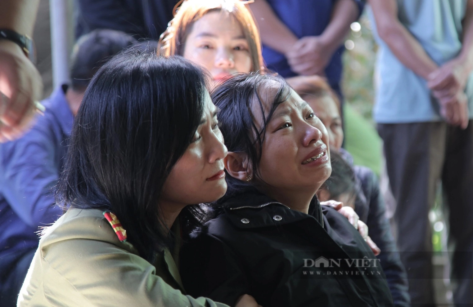 Ảnh ấn tượng tuần: Ngập lớn tại Nha Trang và những giọt nước mắt tại lễ tang Đại úy Trần Trung Hiếu - Ảnh 8.