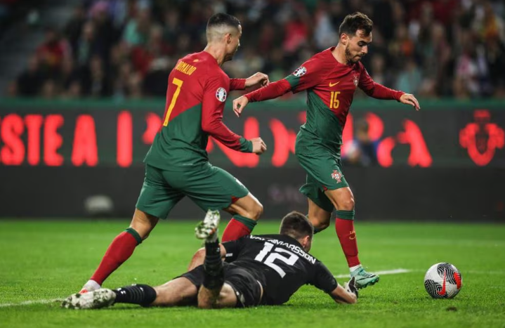Ronaldo tịt ngòi, Bồ Đào Nha vẫn kết thúc vòng loại EURO 2024 hoàn hảo - Ảnh 1.