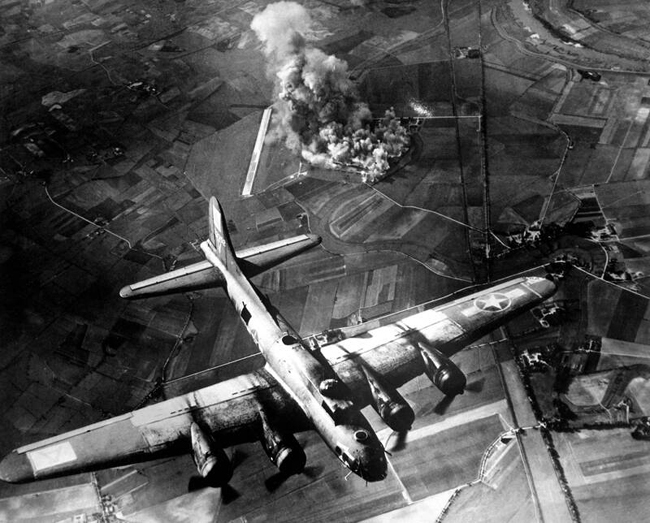 Cuộc chạm trán giữa trời và hành động bất ngờ của một phi công Đức Quốc xã - Ảnh 2.