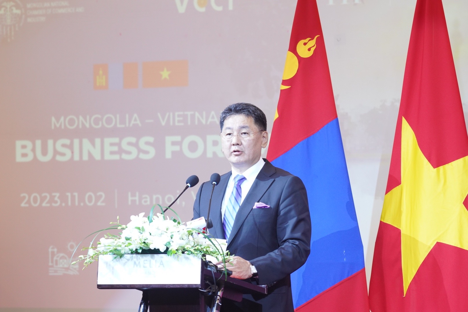 Tổng thống Mông Cổ Ukhnaagiin Khurelsukh phát biểu tại Diễn đàn Doanh nghiệp Việt Nam - Mông Cổ. Ảnh: V.Q