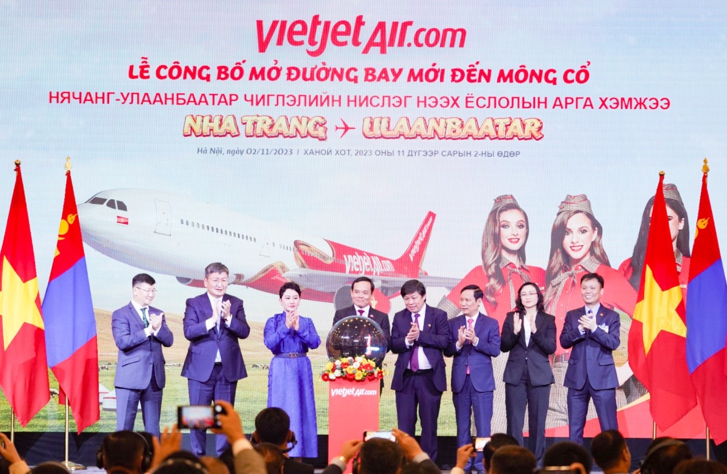 Lãnh đạo hai nước Việt Nam, Mông Cổ tham dự nghi thức công bố đường bay mới Ulaanbaatar và Nha Trang của Vietjet. Ảnh: V.Q