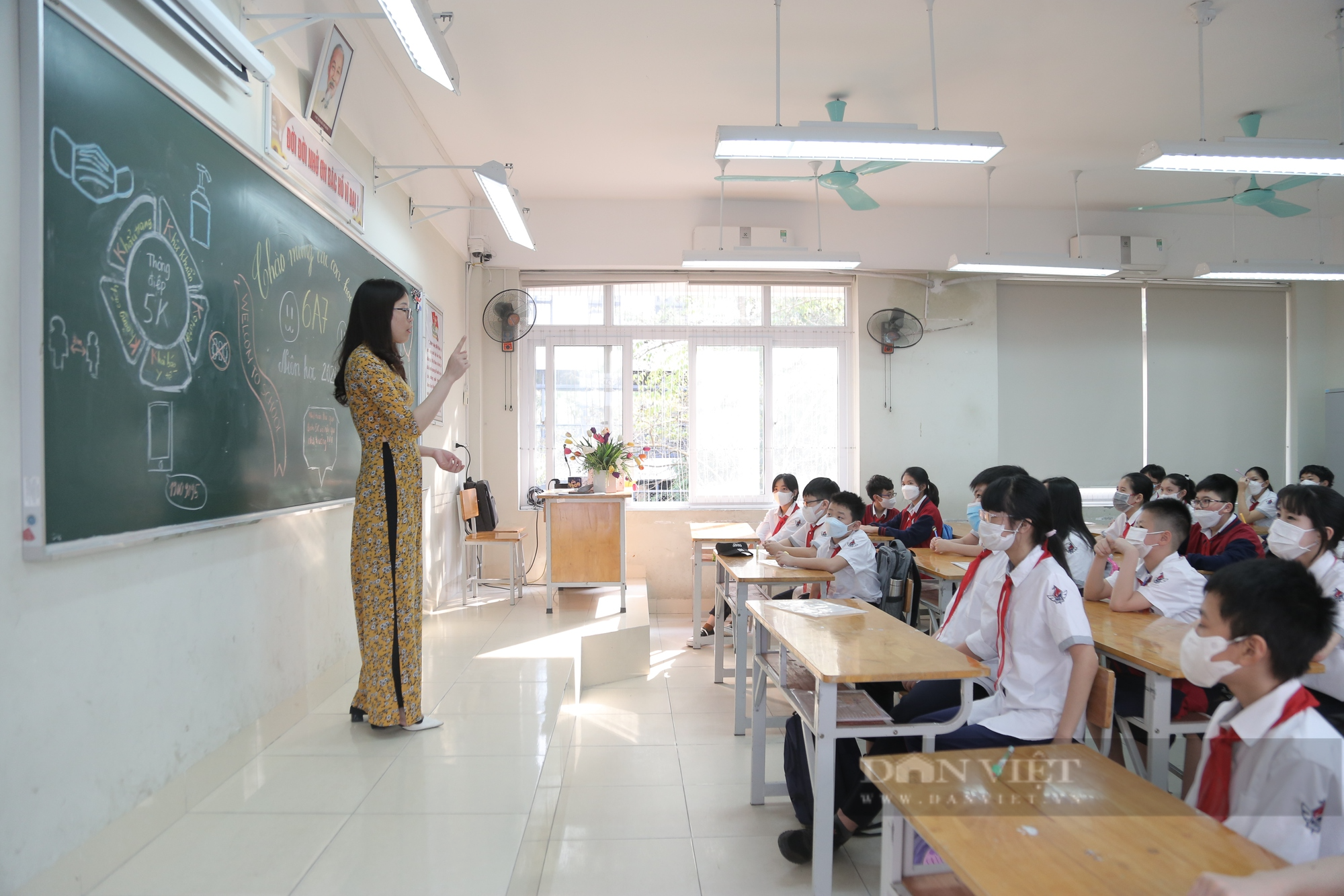 Đề xuất lương giáo viên cao nhất trong thang bảng lương: Người ủng hộ, người phản đối - Ảnh 2.