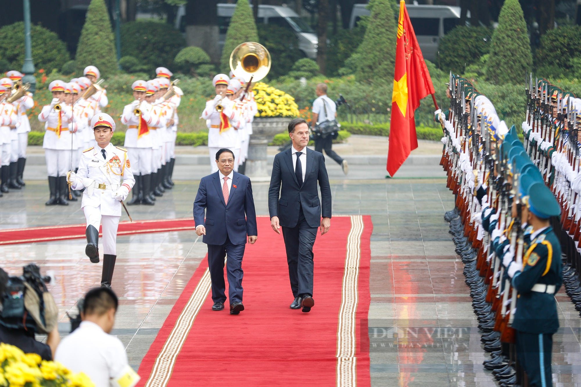 Thủ tướng Phạm Minh Chính chủ trì Lễ đón chính thức Thủ tướng Hà Lan Mark Rutte  - Ảnh 3.
