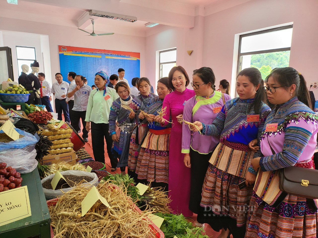 Khoảng 700 gian hàng nông sản sẽ được trưng bày tại Hội chợ thương mại quốc tế Việt - Trung (Lào Cai) - Ảnh 2.