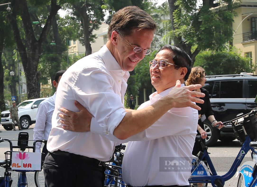 Thủ tướng Phạm Minh Chính và Thủ tướng Hà Lan đạp xe quanh phố phường Hà Nội - Ảnh 6.