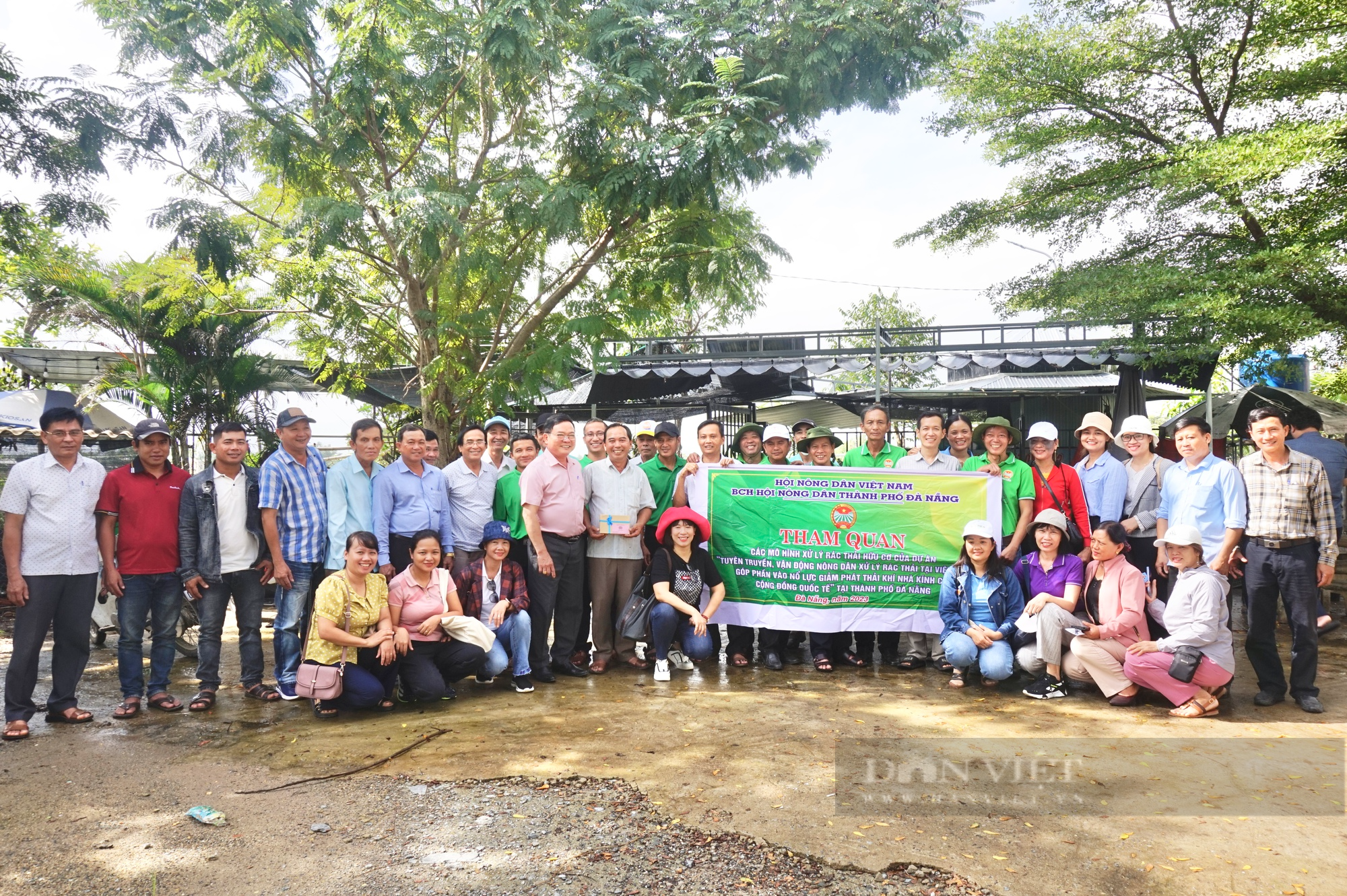Cán bộ, hội viên nông dân Đà Nẵng tham quan mô hình nuôi sâu canxi - Ảnh 1.