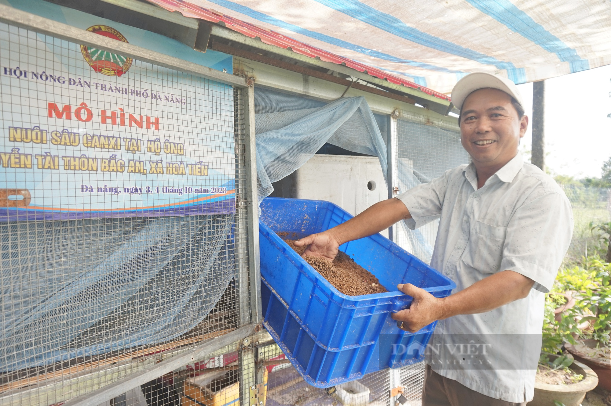 Cán bộ, hội viên nông dân Đà Nẵng tham quan mô hình nuôi sâu canxi - Ảnh 2.