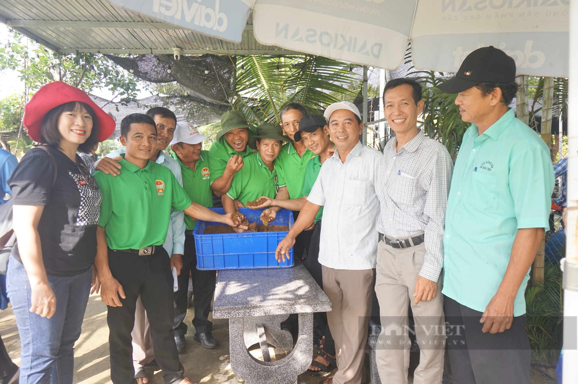 Cán bộ, hội viên nông dân Đà Nẵng tham quan mô hình nuôi sâu canxi - Ảnh 6.