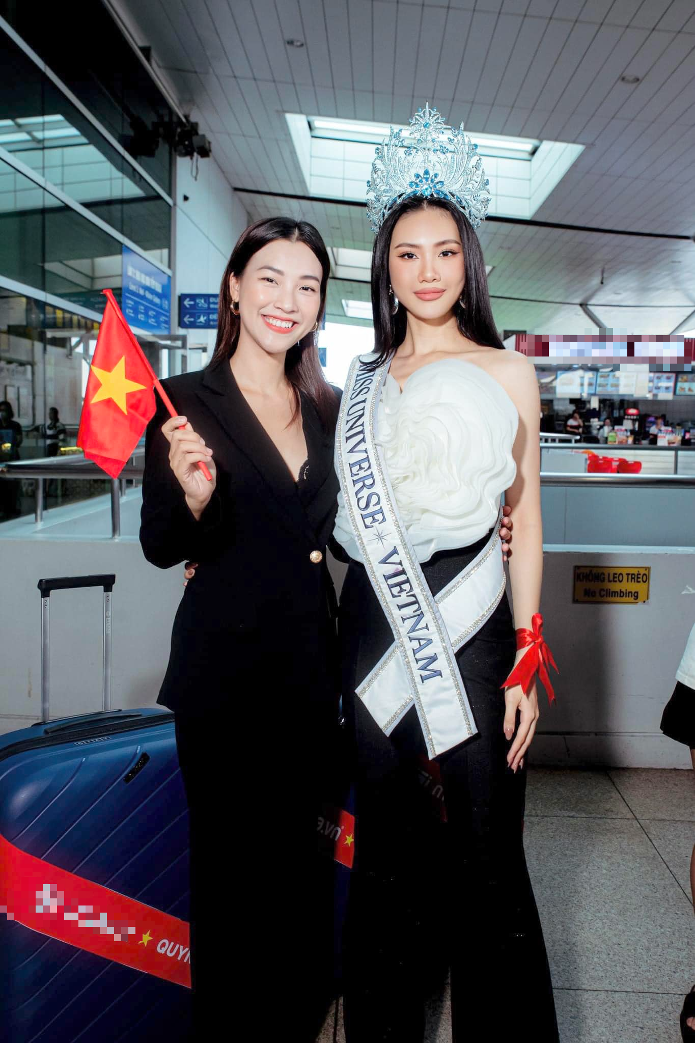 Bùi Quỳnh Hoa đi thi Miss Universe 2023 gây chú ý khi đội vương miện 2,1 tỷ đồng - Ảnh 2.