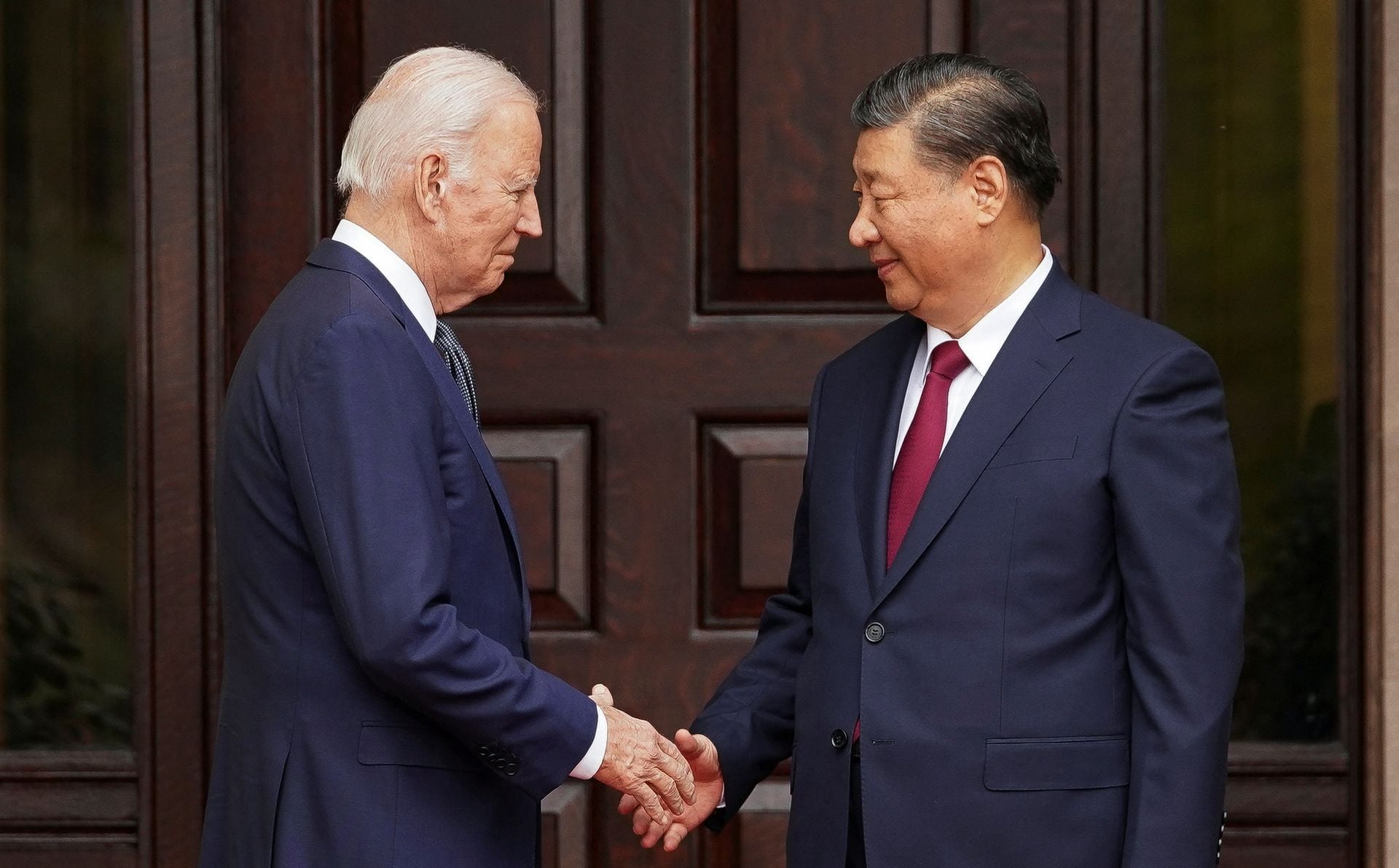 Ảnh thế giới 7 ngày qua: Cái bắt tay giữa TT Joe Biden và Chủ tịch Tập Cận Bình tại APEC 2023 - Ảnh 2.