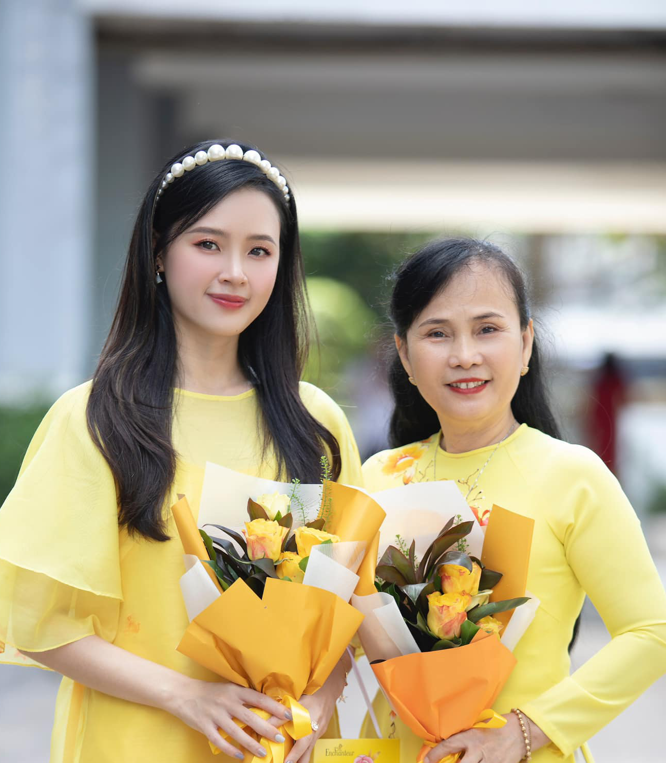 Sao Việt ngày 20/11: Đen Vâu kể kỷ niệm với cô giáo dạy Văn, Nguyên Vũ tri ân cố nghệ sĩ Phi Nhung - Ảnh 1.