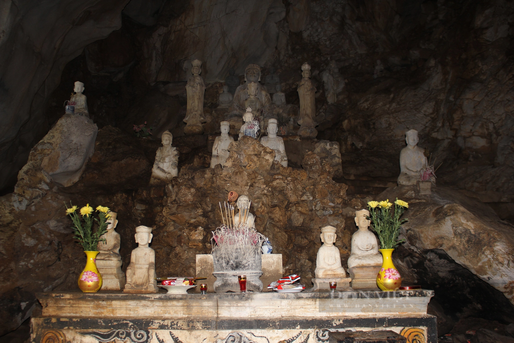 Kỳ vĩ ngôi chùa cổ ở Hà Nội với nhiều tượng Phật bằng đá, nơi Bác Hồ đọc Lời kêu gọi toàn quốc kháng chiến - Ảnh 4.