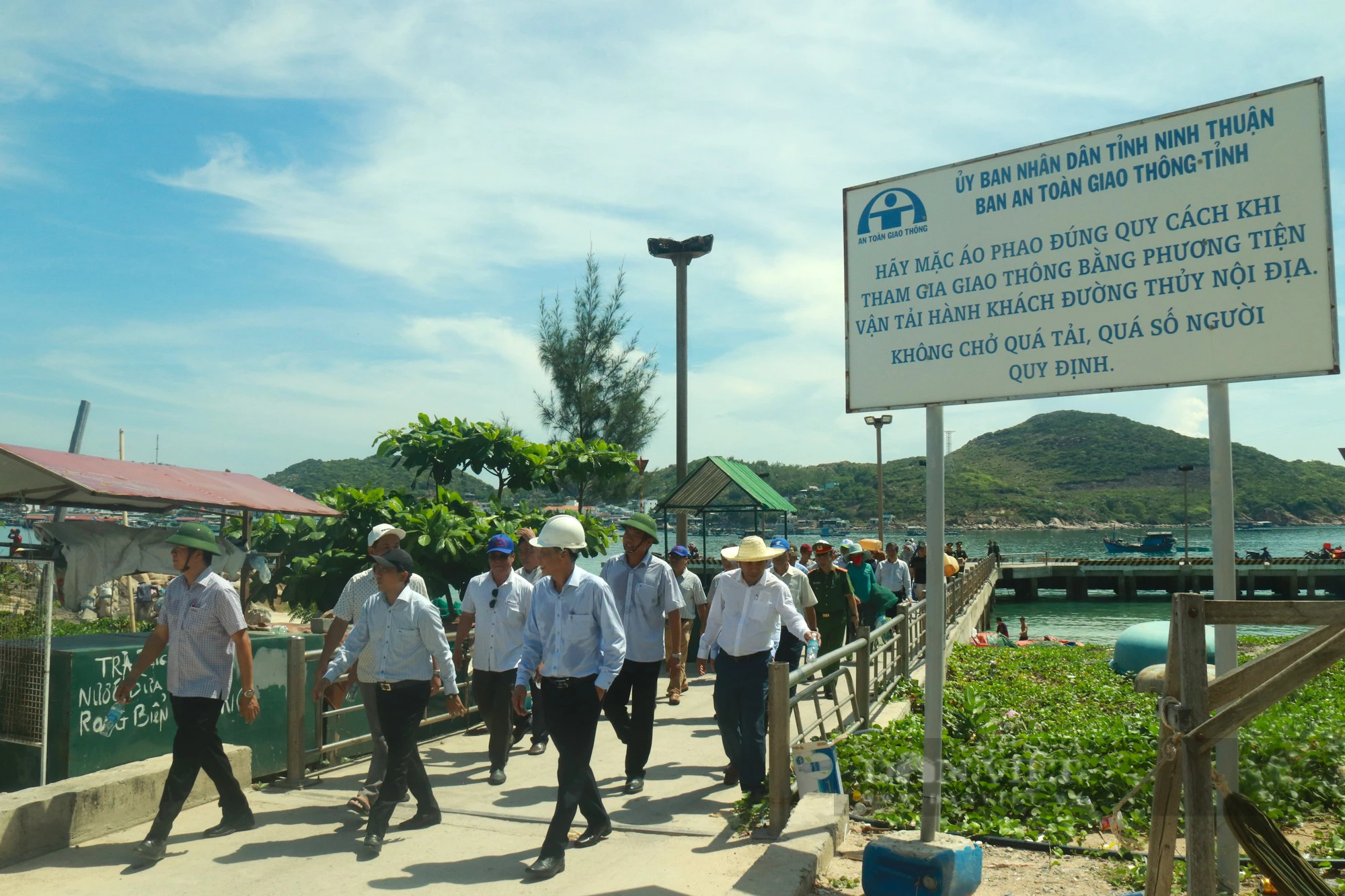 Ban quản lý thôn tự in phiếu giao cho người dân trông giữ xe với giá “cắt cổ” ở Ninh Thuận - Ảnh 1.