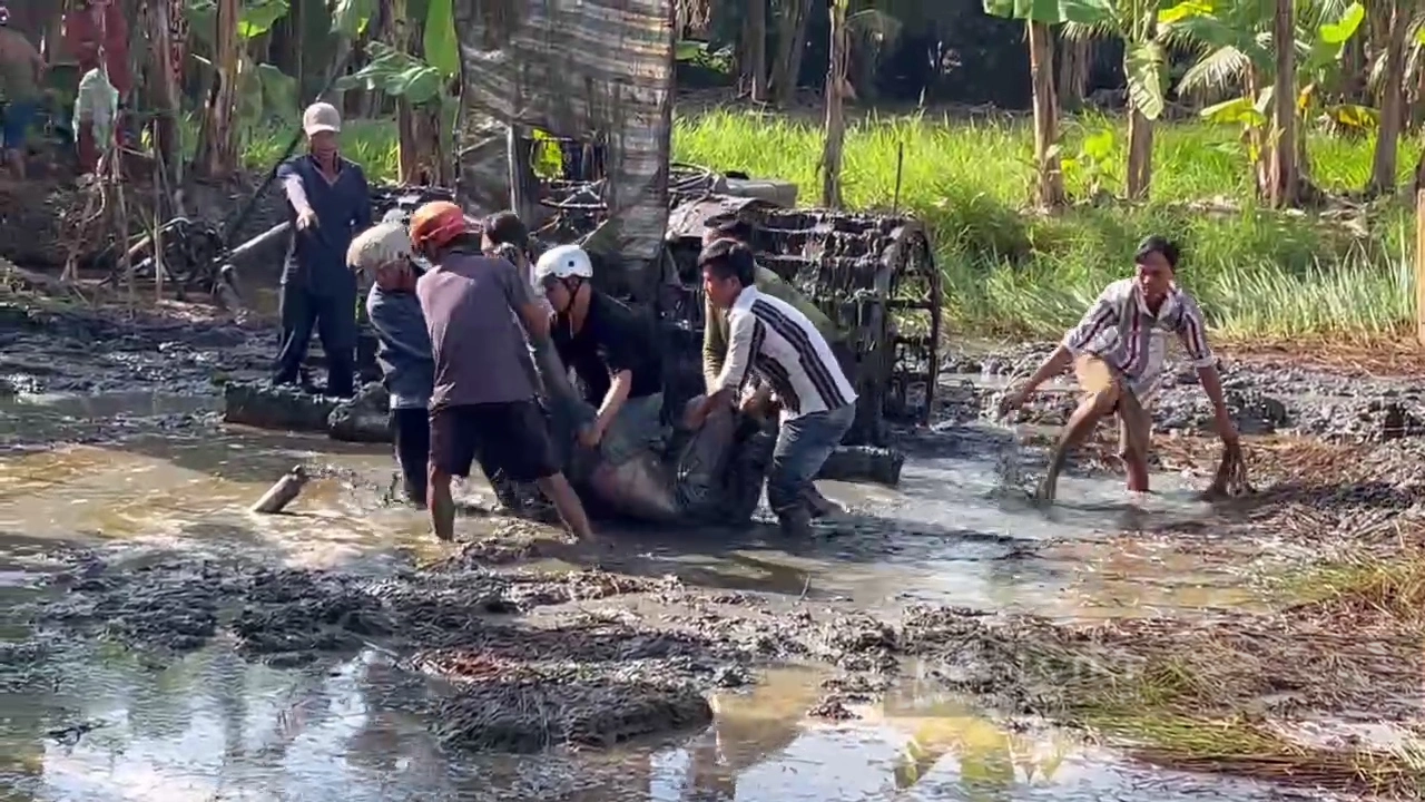 Máy cày lật ngửa làm một người tử vong - Ảnh 1.