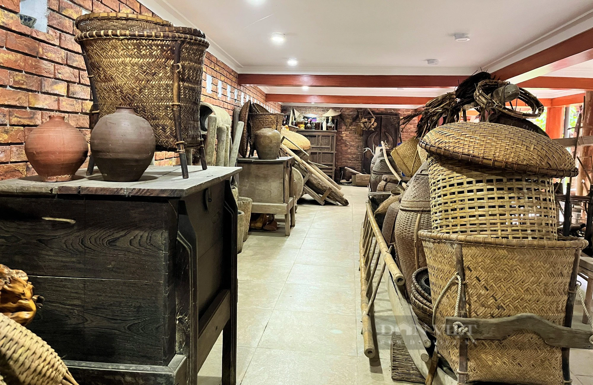 Ngắm bảo tàng đặc biệt của ông Vi Văn Phúc với cả nghìn hiện vật về người Thái - Ảnh 2.