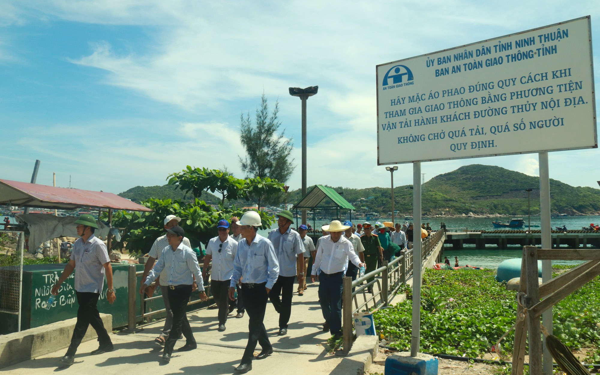 Ban quản lý thôn tự in phiếu giao cho người dân trông giữ xe với giá “cắt cổ” ở Ninh Thuận