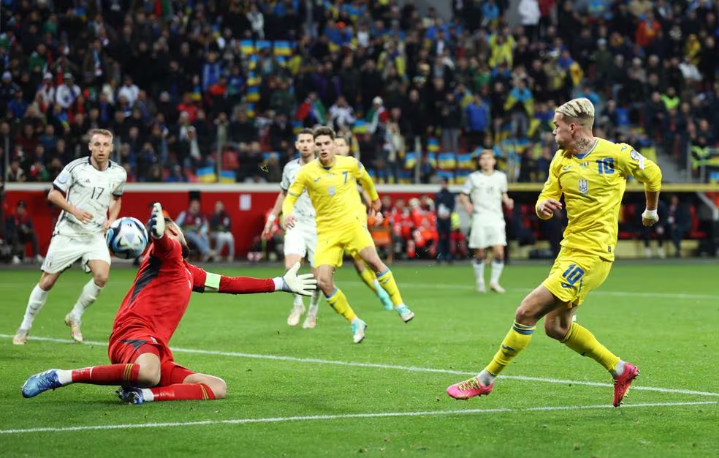 Unbeaten for the 10th time against Ukraine, Italy won a ticket to the EURO 2024 finals - Photo 2.