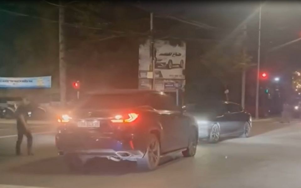Do mâu thuẫn, đôi nam nữ lái 2 ô tô đâm vào nhau loạn xạ trên đường ở Bà Rịa – Vũng Tàu