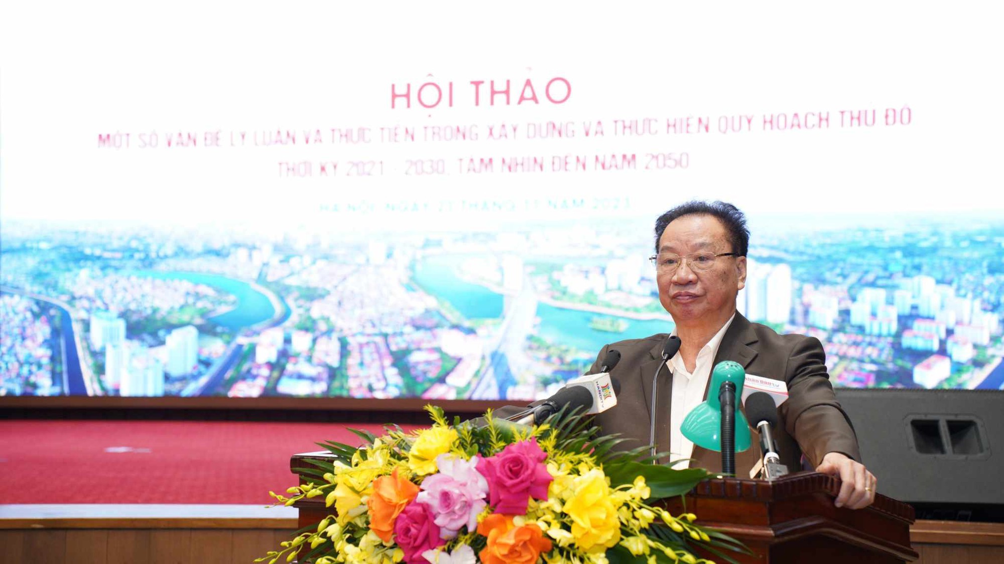Hà Nội đang có cơ hội &quot;vàng&quot; thể hiện khát vọng xây dựng, phát triển Thủ đô - Ảnh 4.