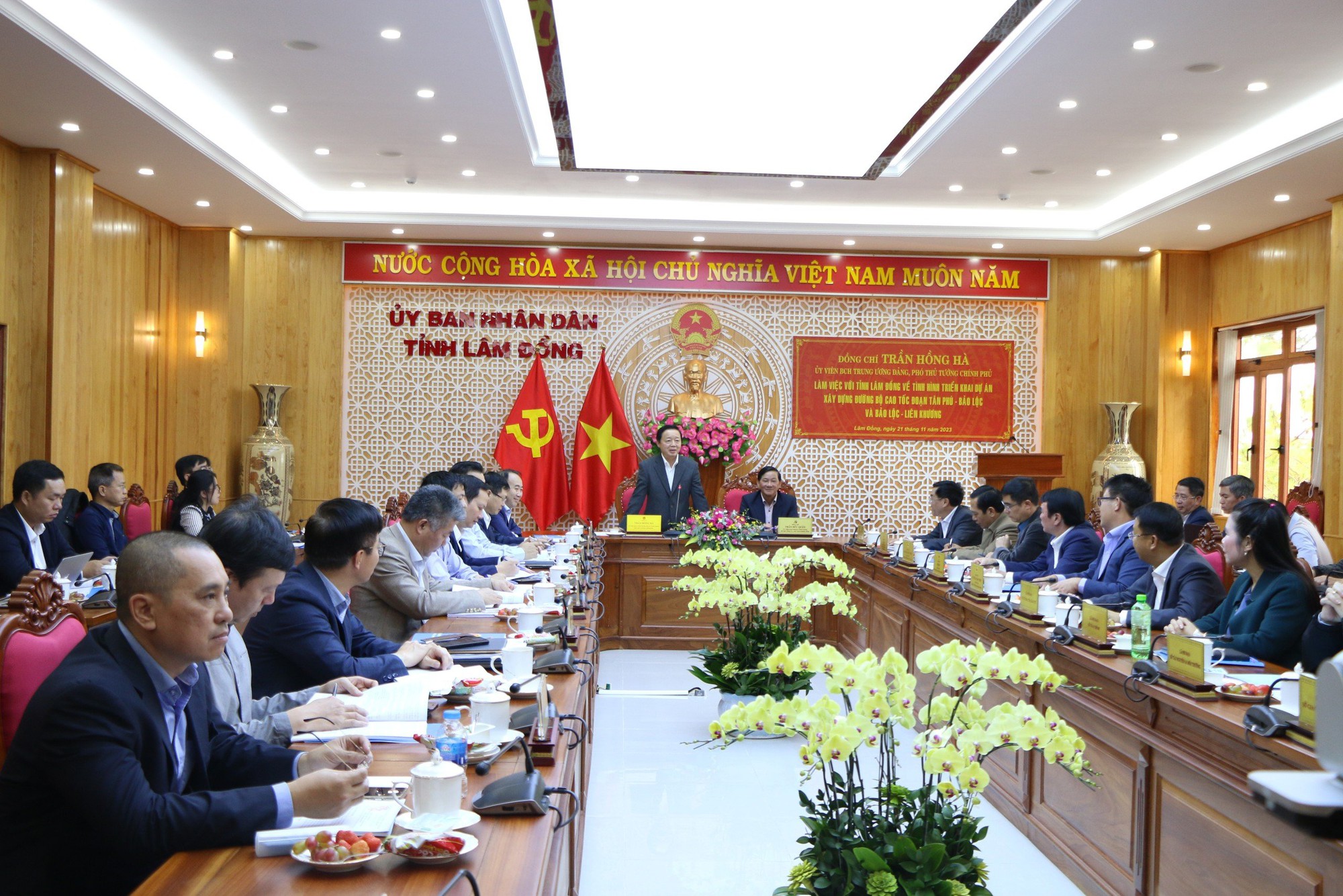 Phó Thủ tướng Trần Hồng Hà làm việc với tỉnh Lâm Đồng về tình hình triển khai 2 tuyến cao tốc - Ảnh 3.