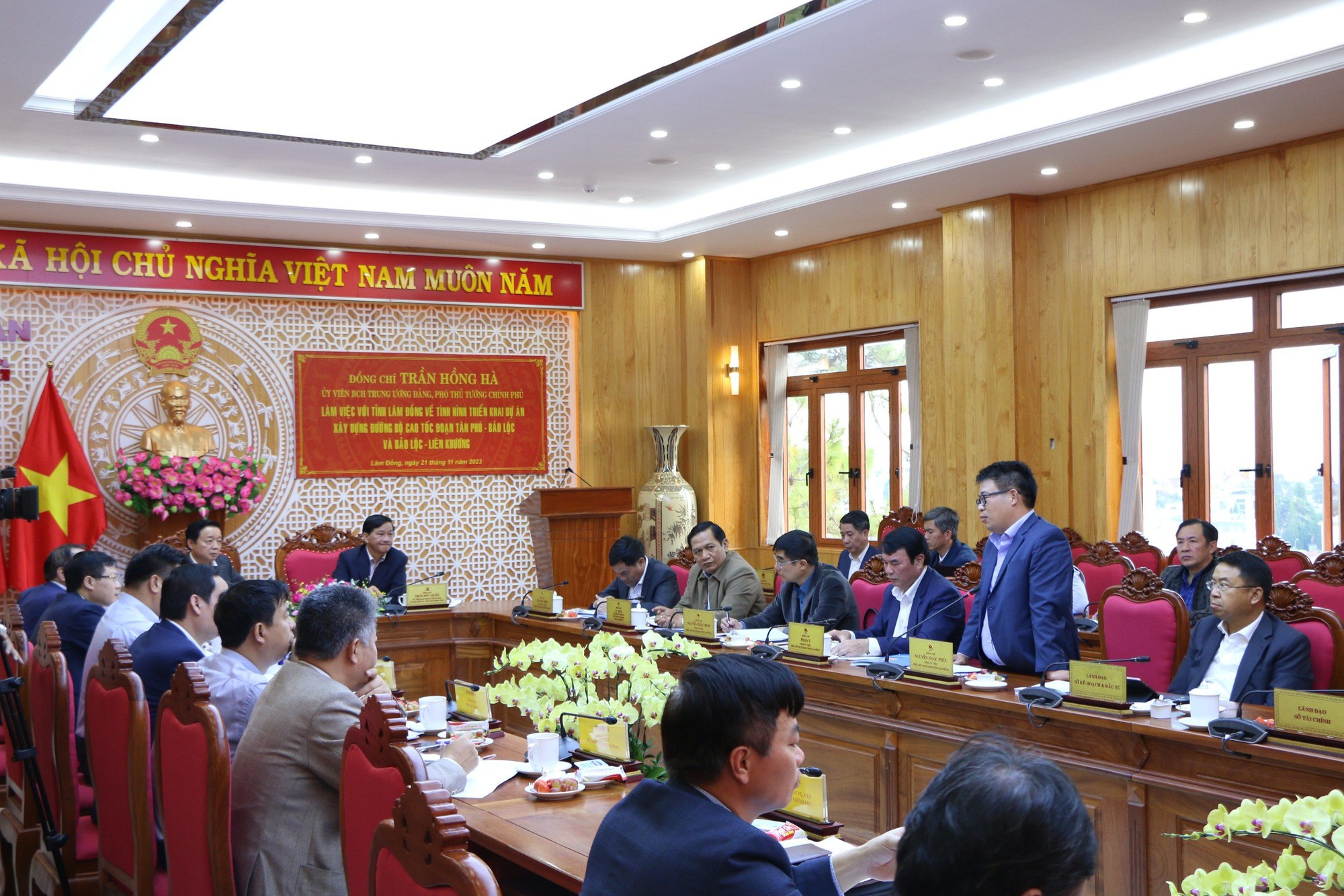 Phó Thủ tướng Trần Hồng Hà làm việc với tỉnh Lâm Đồng về tình hình triển khai 2 tuyến cao tốc - Ảnh 2.