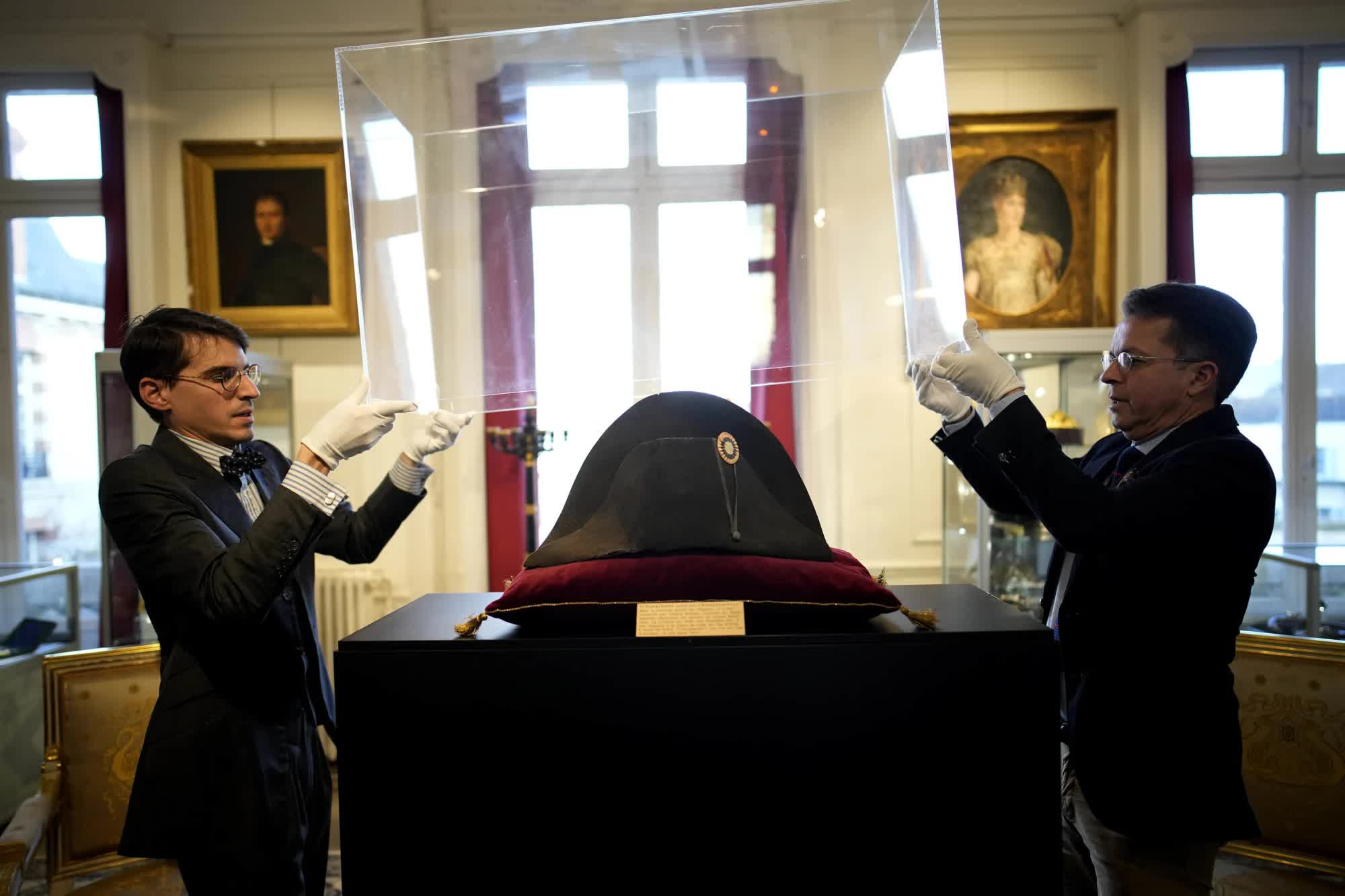 Chiếc mũ trị giá hàng triệu USD của Napoleon - Ảnh 1.