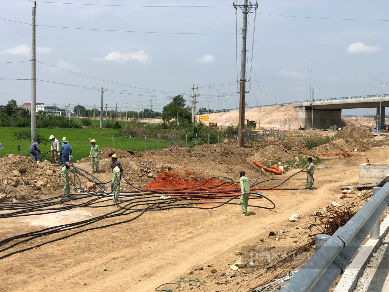 “Tối hậu thư” cho các nhà thầu phải hoàn chỉnh đường dân sinh thuộc cao tốc Vĩnh Hảo – Phan Thiết qua tỉnh Bình Thuận - Ảnh 2.